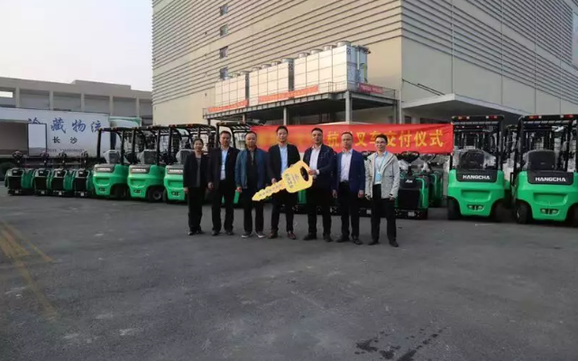 【強(qiáng)勢】杭叉集團(tuán)交付湖南某大型冷庫58臺(tái)鋰電池叉車！
